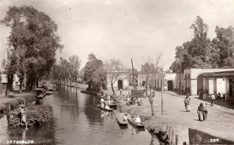 Canal de la Viga a su paso por el pueblo de Iztacalco