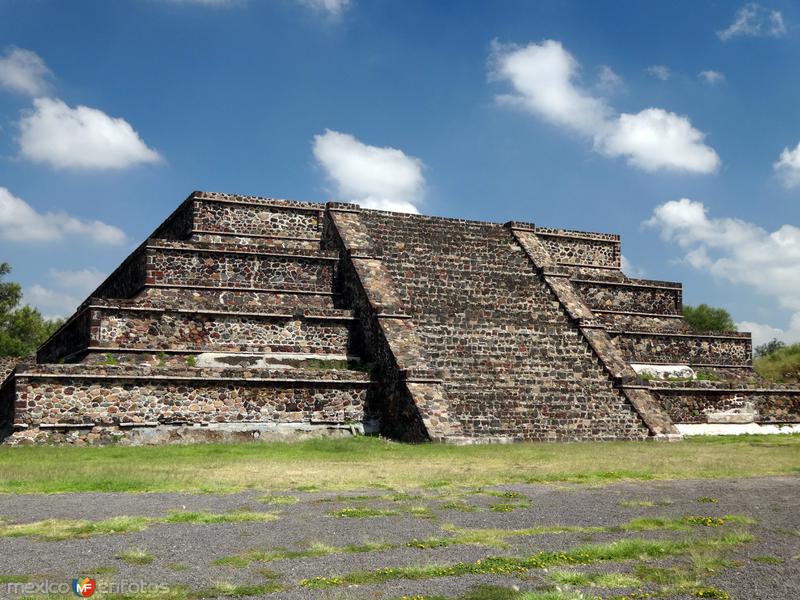 Edificios en la Plaza de la Luna