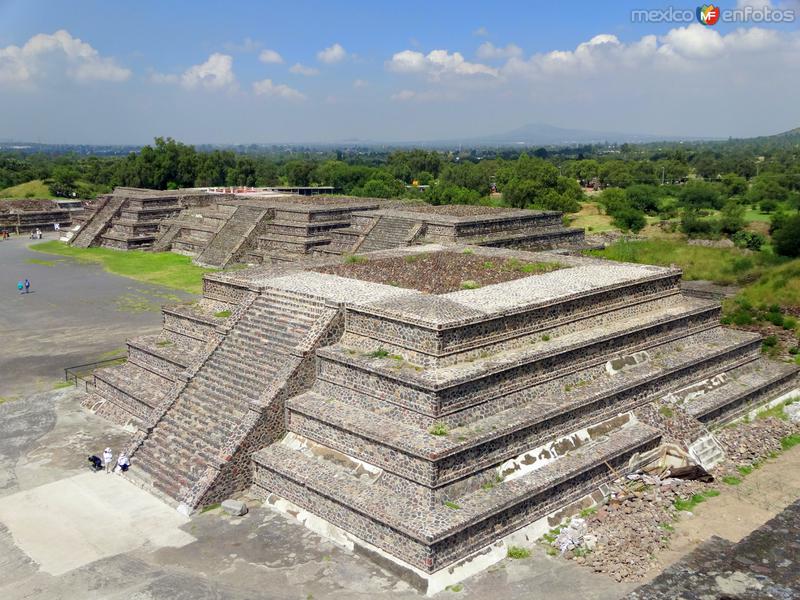 Edificios en la Plaza de la Luna