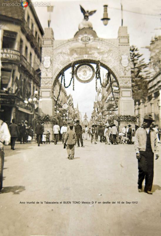 Arco triunfal de la Tabacalera Mexicana, en el desfile del 16 de Sep-1912