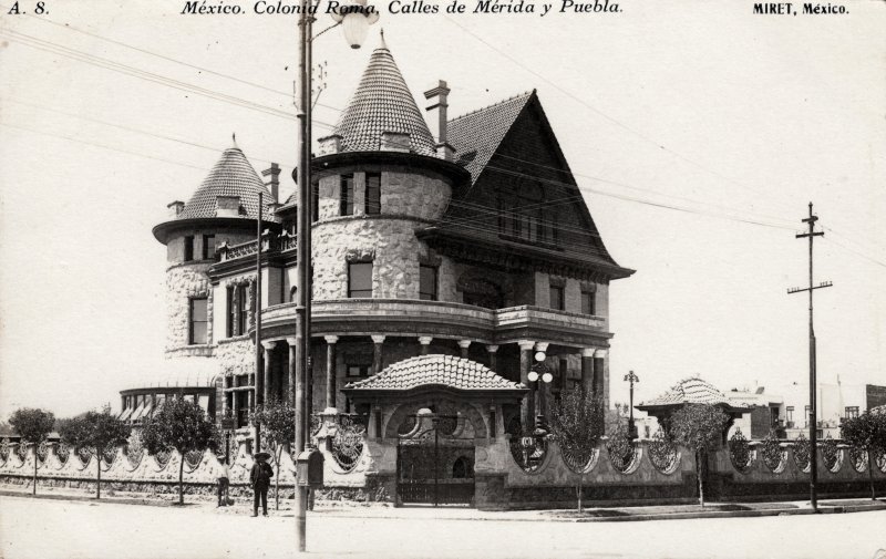 Calles de Mérida y Puebla, en la Colonia Roma