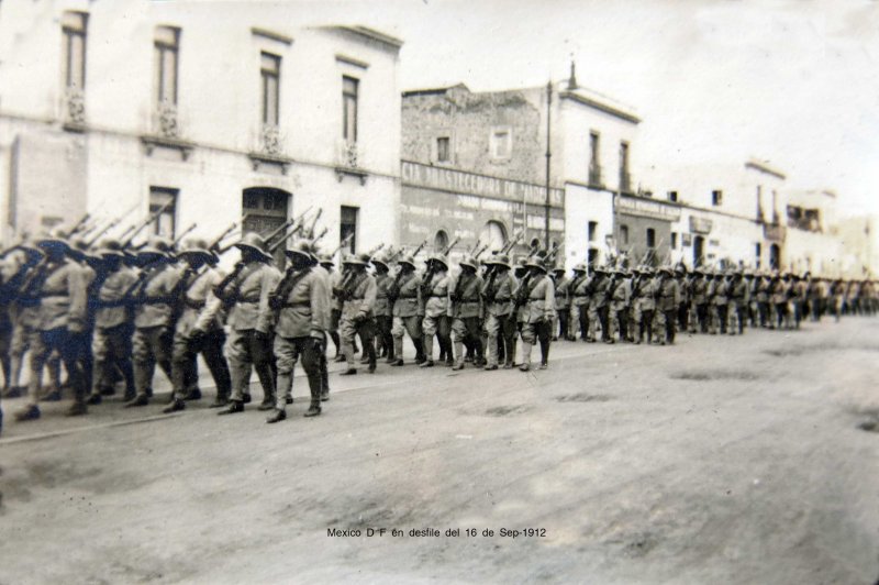 MILITARES en desfile del 16 de Sep-1912