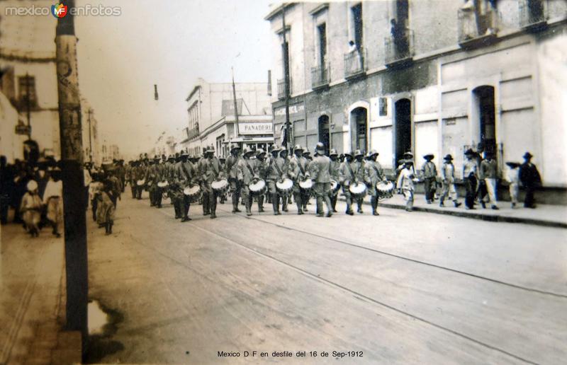 MILITARES en desfile del 16 de Sep-1912