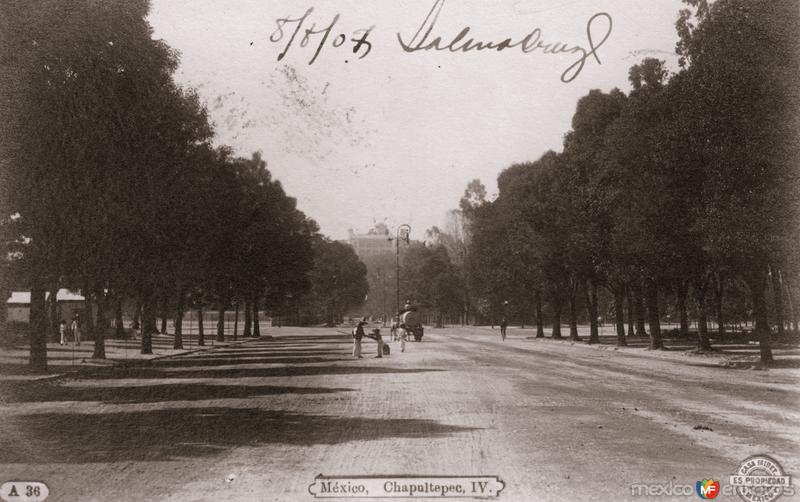 Paseo de la Reforma y entrada a Chapultepec