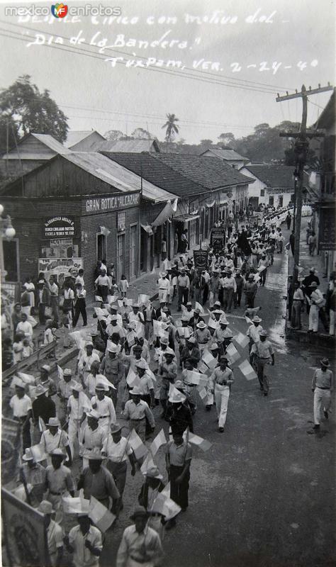 DESFILE CIVICO EN LA CELEBRACION DEL DIA DE LA BANDERA 24 DE FEBRERO DE 1940