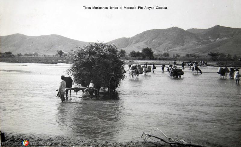 Tipos Mexicanos llendo al Mercado Rio Atoyac Oaxaca