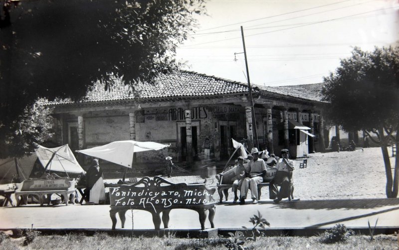 ESCENA COTIDIANA La Plaza