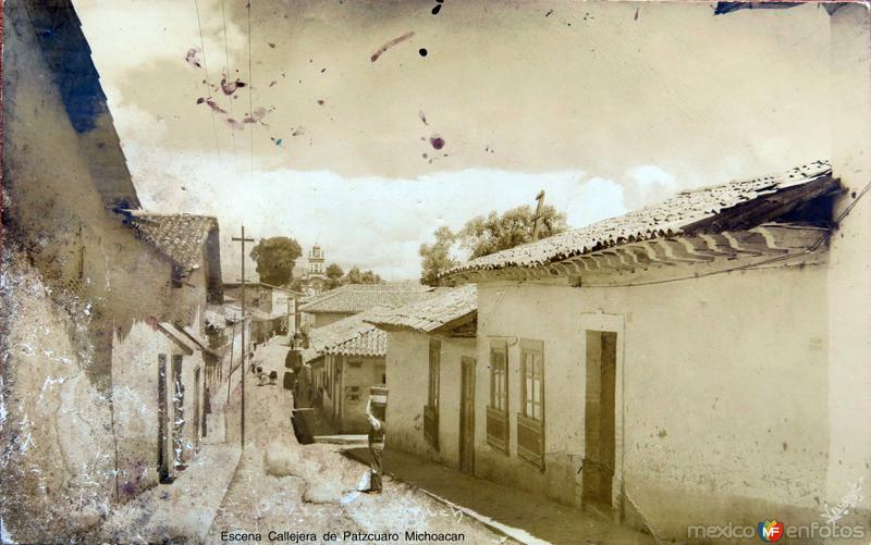 Escena Callejera de Patzcuaro Michoacan