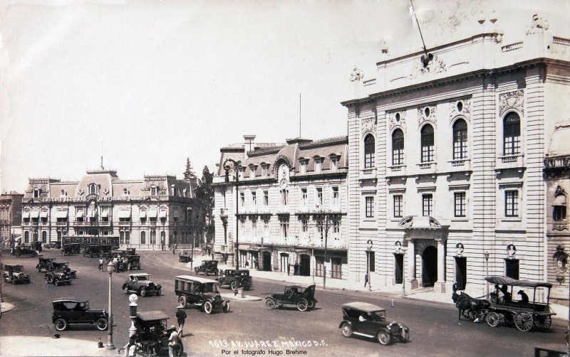 AVENIDA JUAREZ Por el fotografo Hugo Brehme