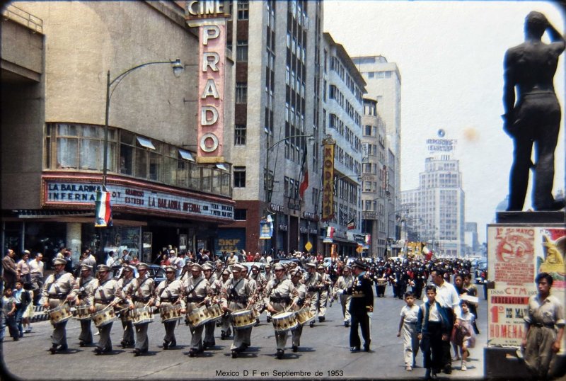 Desfile Septembrino en Mexico D F en Septiembre de 1953