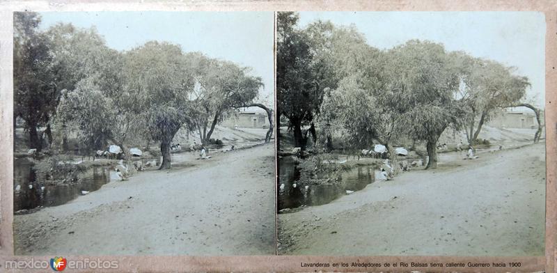 Lavanderas en los Alrededores de el Rio Balsas tierra caliente Guerrero