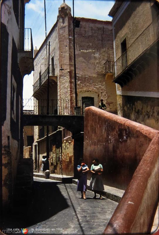 Una calle tipica de Guanajuato en 1956