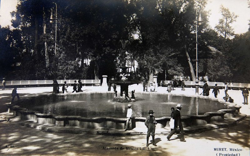 LA ALAMEDA Por el fotografo FELIX MIRET