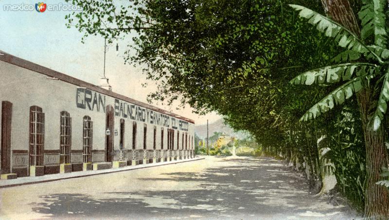 Fachada del balneario de El Riego