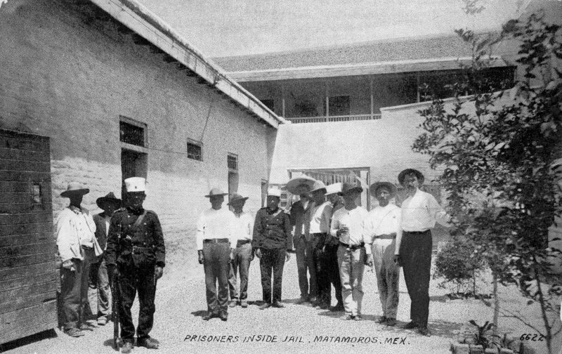 Prisioneros en la Iglesia de Matamoros