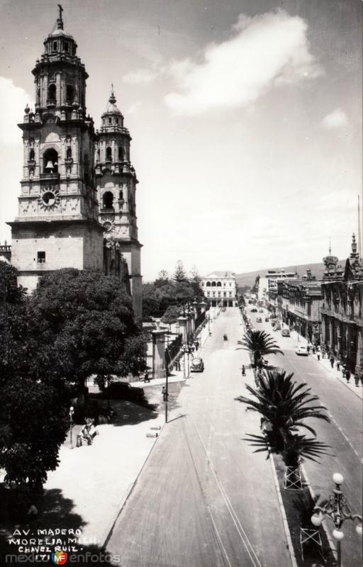 Avenida Madero y Catedral de Morelia