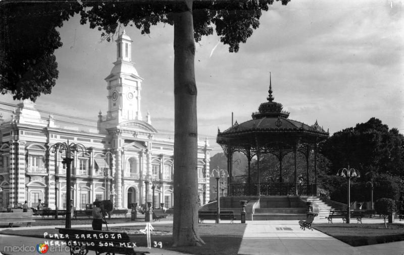 Plaza Zaragoza y Palacio de Gobierno