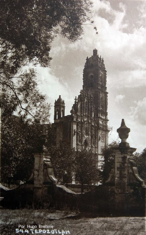 La Iglesia Por el fotografo Hugo Brehme