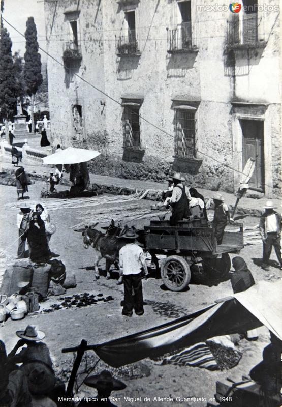 Mercado tipico en San Miguel de Allende Guanajuato en 1948