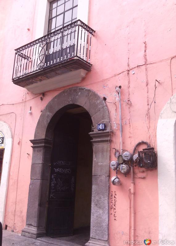 Puerta con arco en cantera, Centro Histórico. Enero/2016