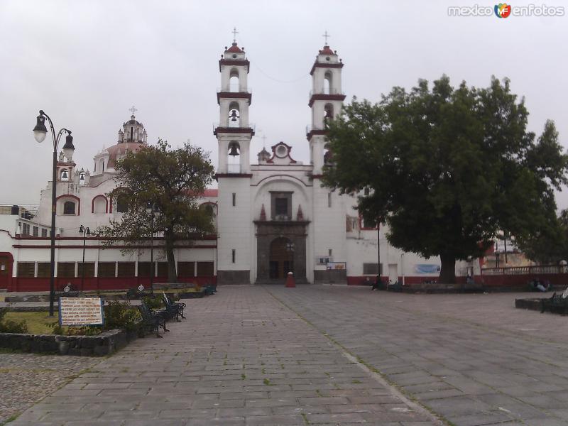 Atrio y templo del barrio de Analco. Enero/2016
