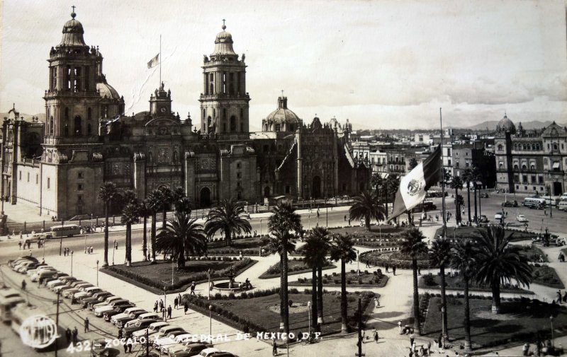 El Zocalo y La Catedral