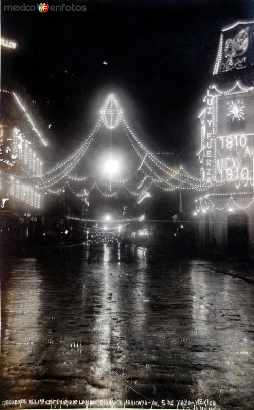 Calle cinco de Mayo en celebracion del primer centenario 15 de Septiembre de 1910