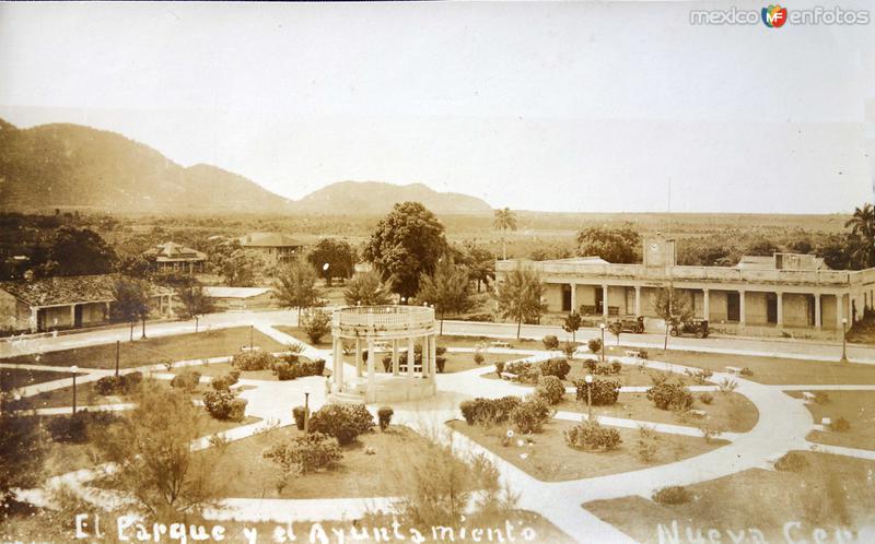 LUGAR DESCONOCIDO Edificio del Ayuntamiento y Kiosko