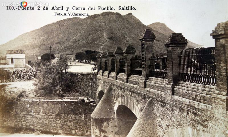 Puente dos de Abril y Cerro de el Pueblo