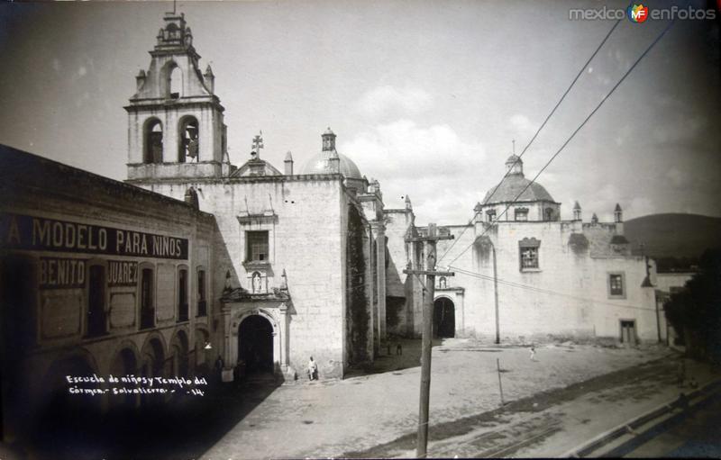 Escuela de Ninos y el templo de el Carmen