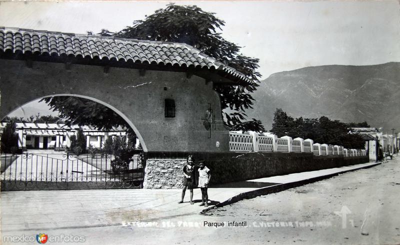 Exterior del Parque Infantil Epocas cercanas a