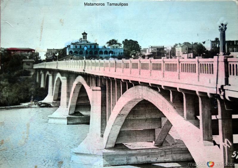 Puente sobre el Rio