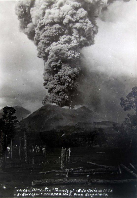 Volcan Paricuti Tomada el dia 16 de Julio de 1943