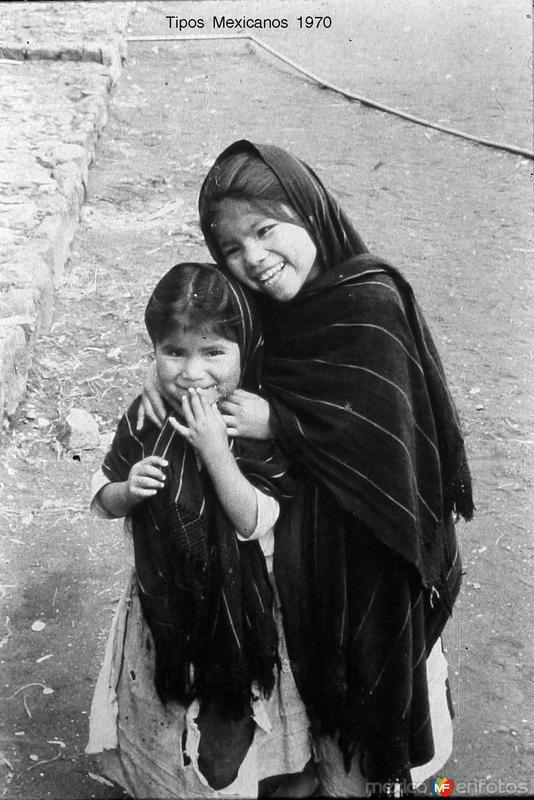Tipos Mexicanos Ninas felices en 1970
