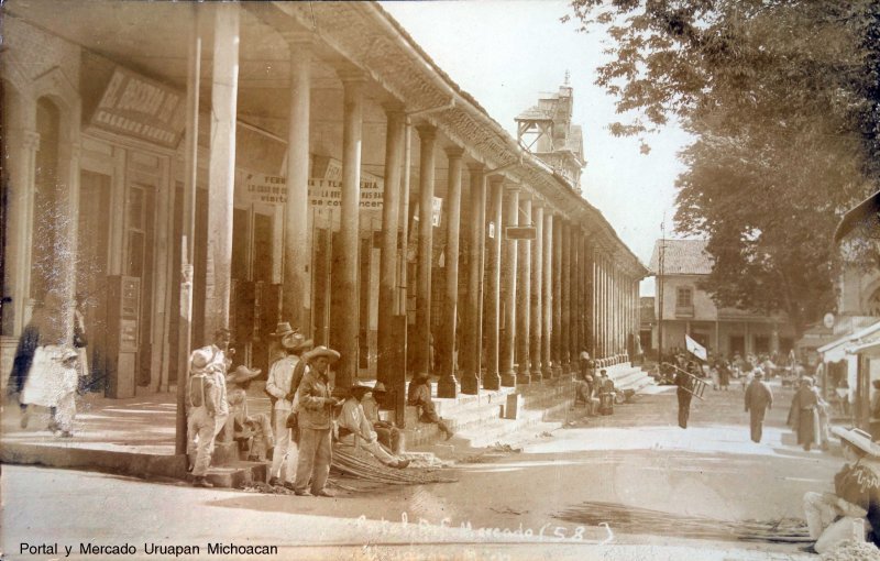 Portal y Mercado Uruapan Michoacan