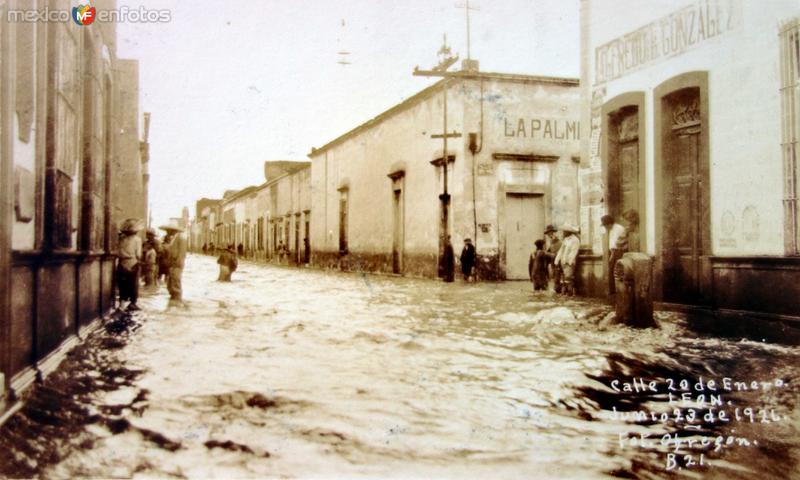 Calle 20 de Enero INUNDACION acaecida el dia 26 de Junio de 1926 Calle 20 de Enero INUNDACION acaecida el dia 26 de Junio de 1926