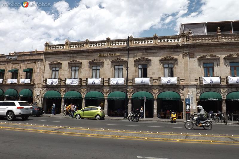 Los portales de la Av. Madero y el Hotel Casino. Marzo/2016
