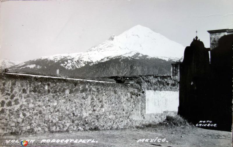Vista al fondo los Volcanes Ixtaccihuatl y Popocatepetl