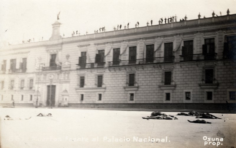 Muertos frente al Palacio nacional surante la Decena Trágica (1913)