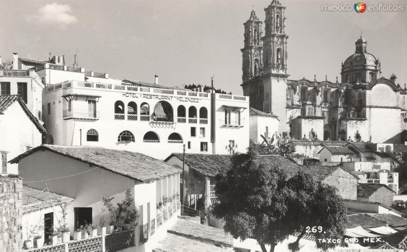 Templo de Santa Prisca y Hotel Meléndez