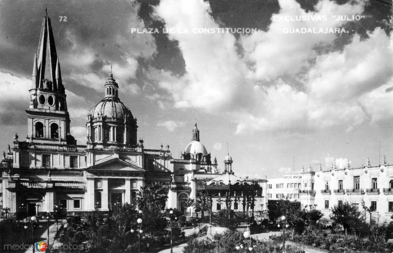 Plaza de Armas y Catedral Metropolitana