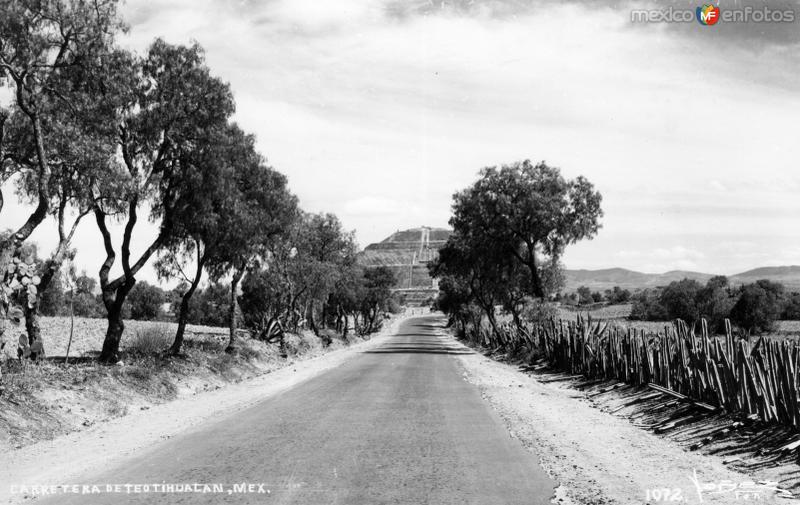 Carretera a las Pirámides de Teotihuacán