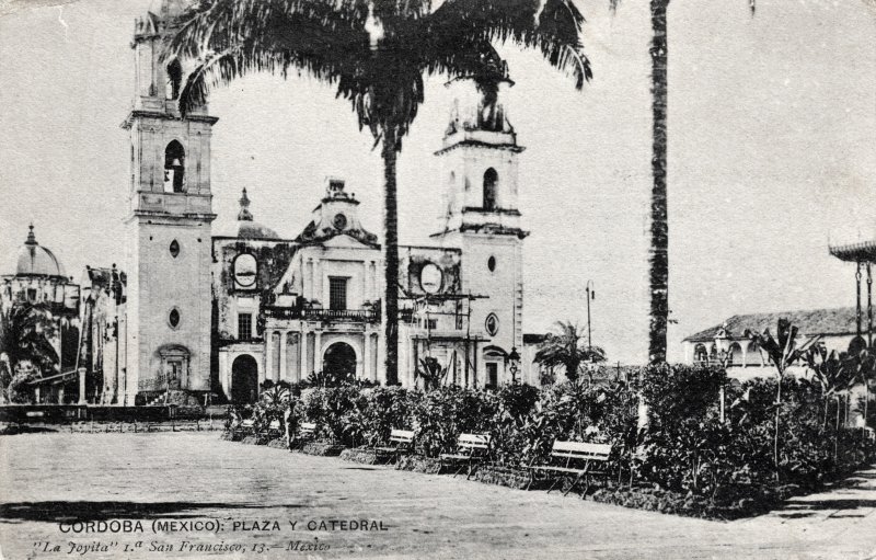 Plaza y Catedral de Córdoba