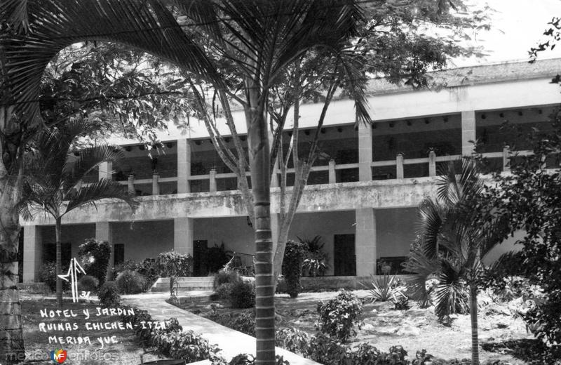 Hotel y jardín