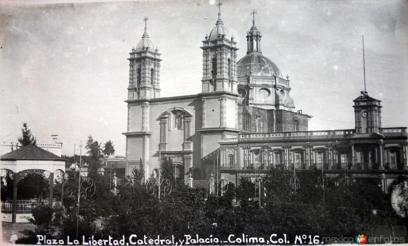 Plaza la Libertad Iglesia y Palacio