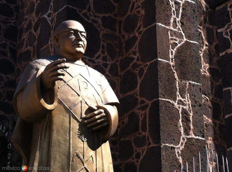 Escultura en homenaje al Pbro. Ildefonso Illescas Pichardo