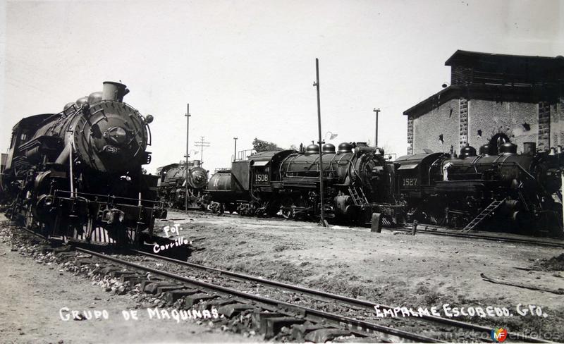 Grupo de Maquinas de el Ferrocarril Mexicano en Empalme Escobedo Gto.