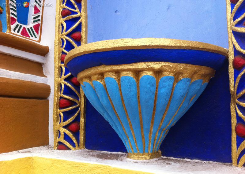 Muestra del colorido de la Fachada de la Parroquia de Chignahuapan