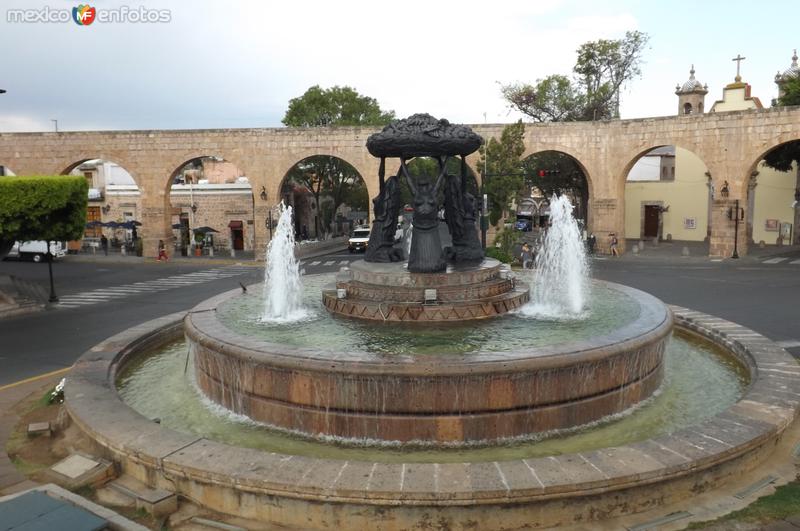 Fuente de Las Tarascas y el acueducto de Morelia. Marzo/2016