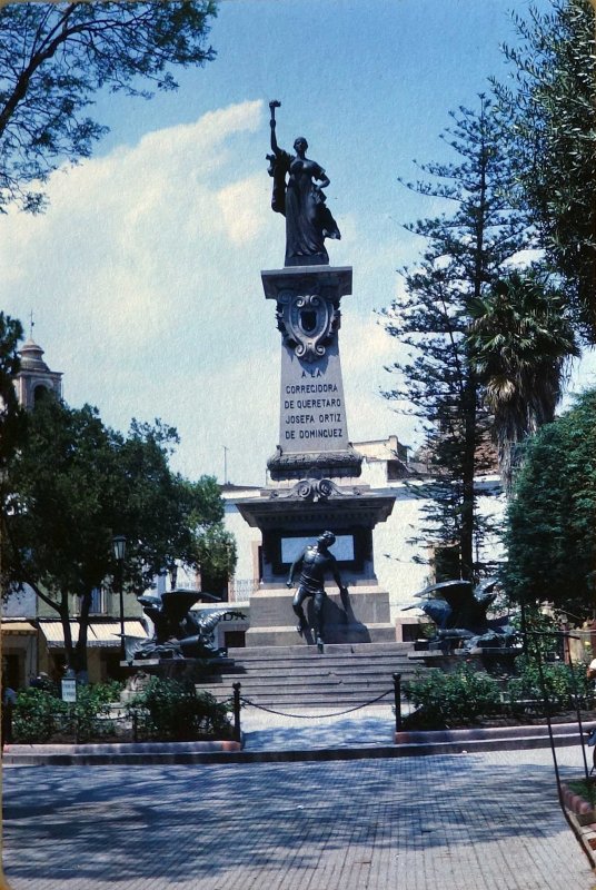 Monumento a La Corregidora de Queretaro Josefa Ortiz de Dominguez ( 1969 )